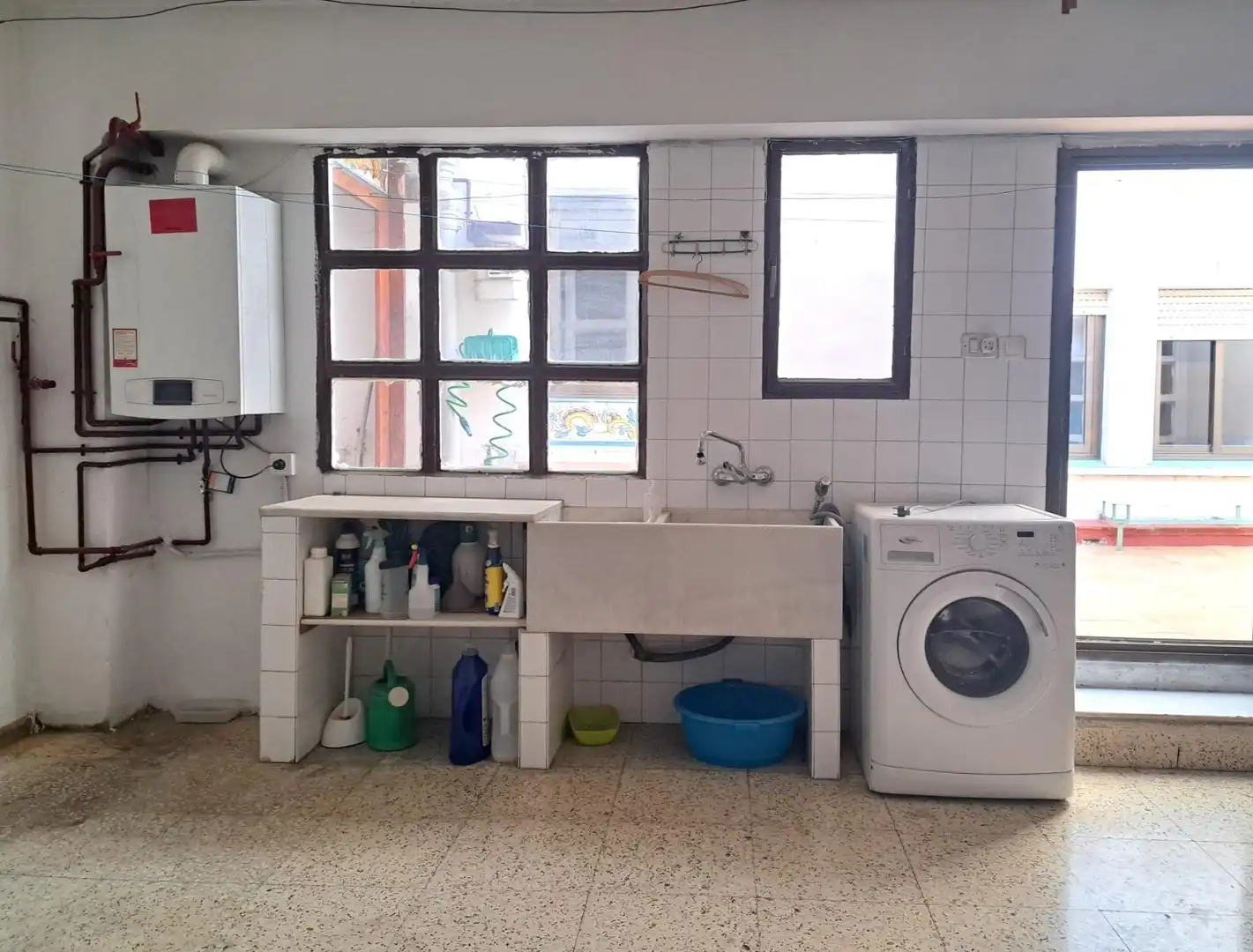 Kitchen of Flat for sale in Requena  with Heating, Parquet flooring and Terrace