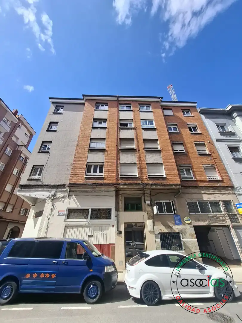 Vista exterior de Piso en venta en Gijón  con Calefacción