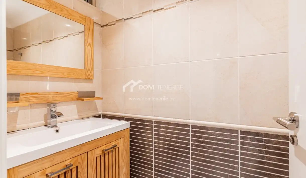 Baño de Casa o chalet en venta en Adeje con Jardín privado, Terraza y Trastero