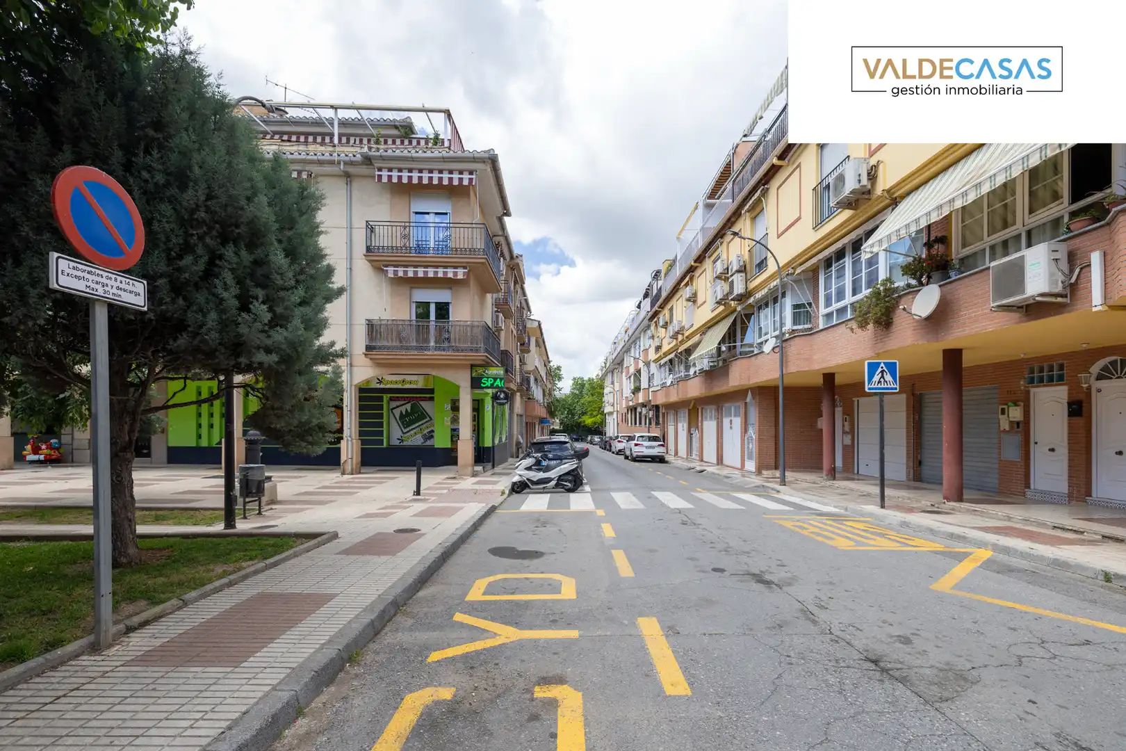 Vista exterior de Casa adosada en venta en Maracena con Aire acondicionado, Terraza y Horno