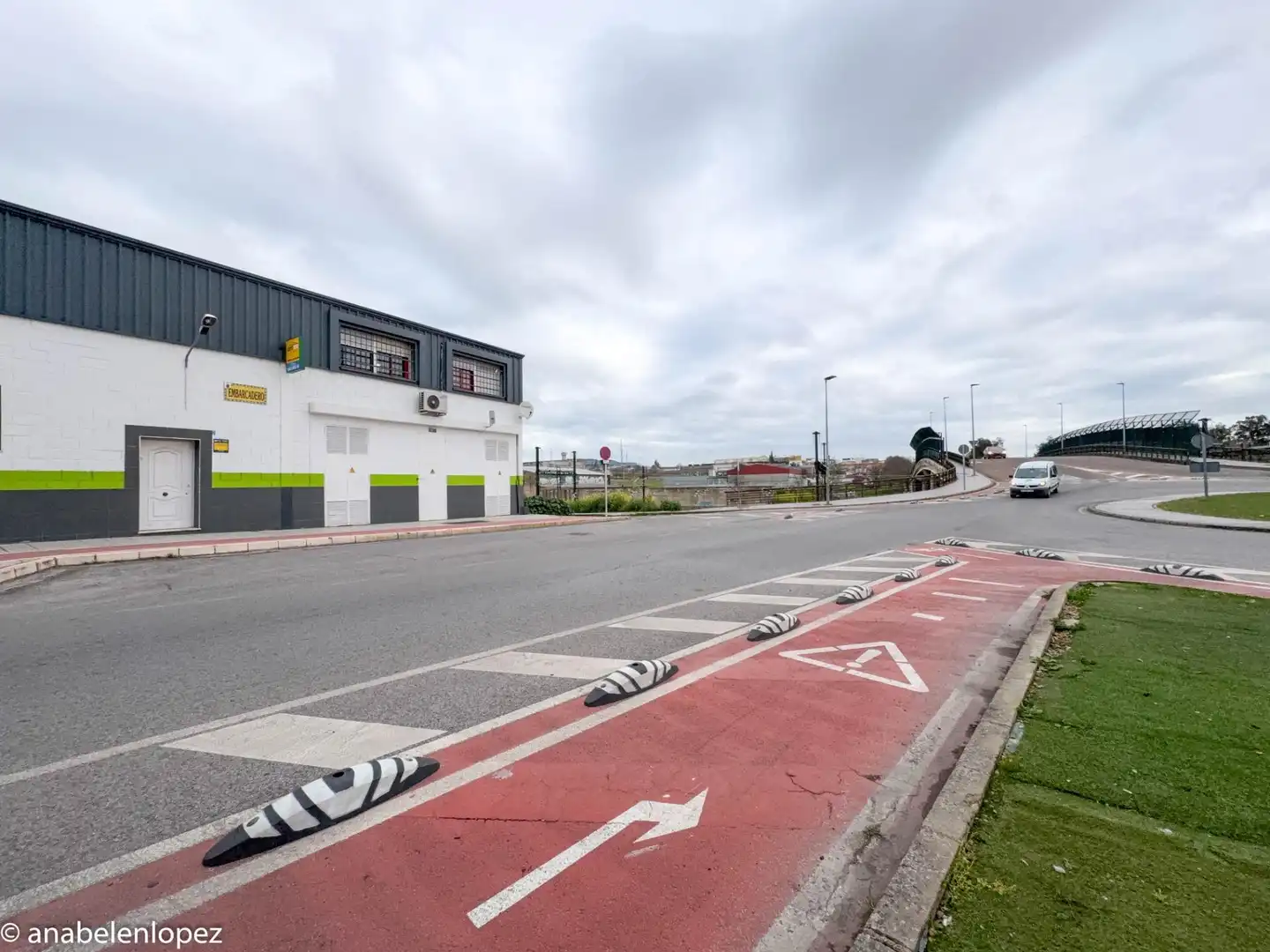 Parkplatz von Büro zur Miete in Badajoz mit Klimaanlage