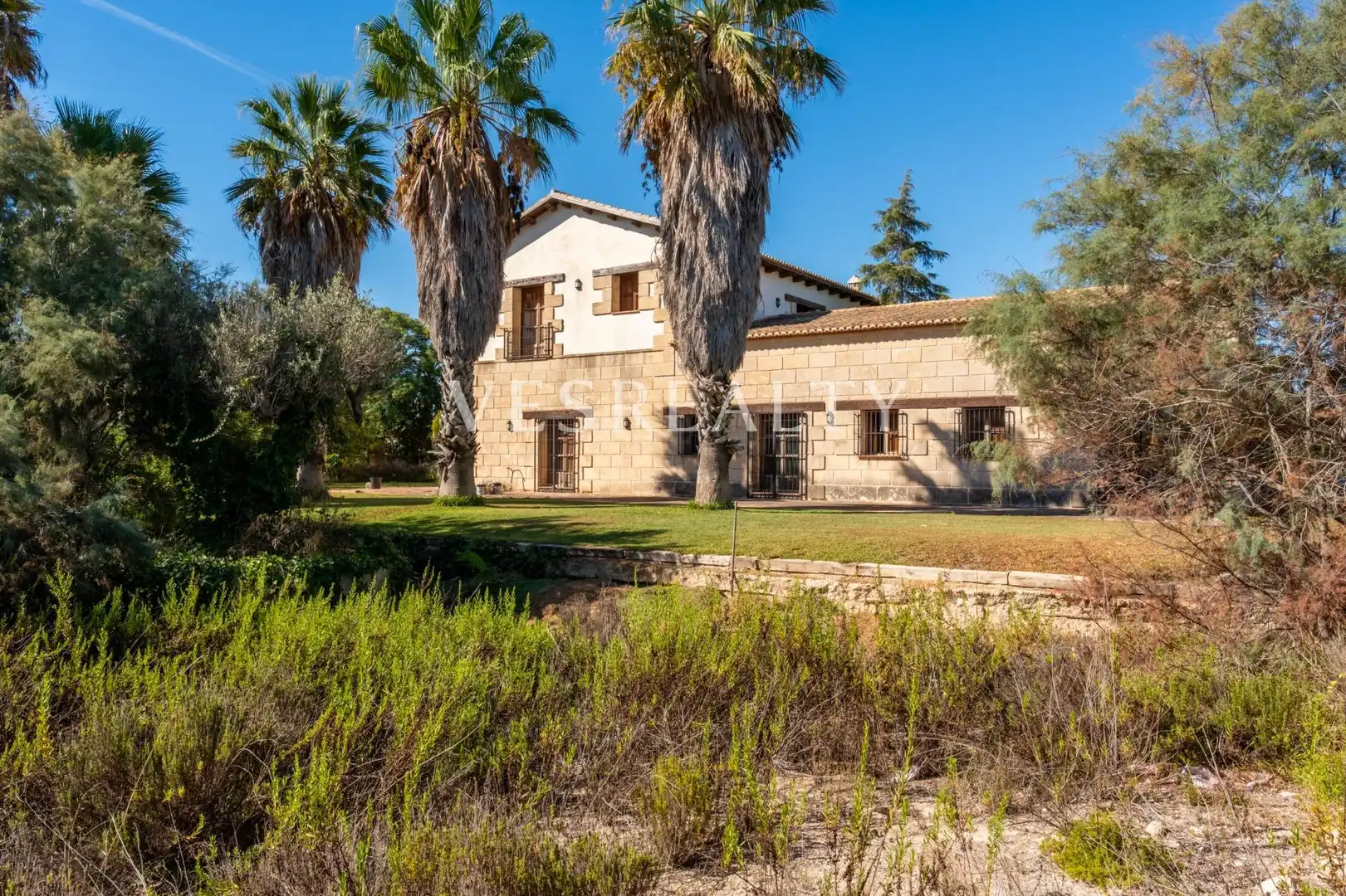 Vista exterior de Casa o xalet en venda en Elche / Elx amb Aire condicionat, Calefacció i Jardí privat
