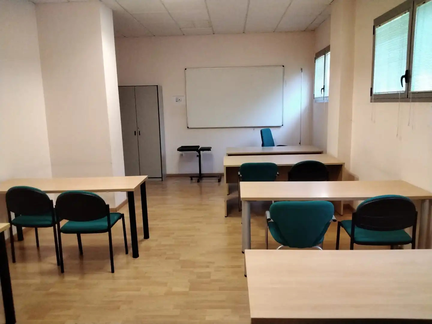 Geschaftsraum zur Miete in Calle Luis Álvarez Lencero, Pedanías de Badajoz