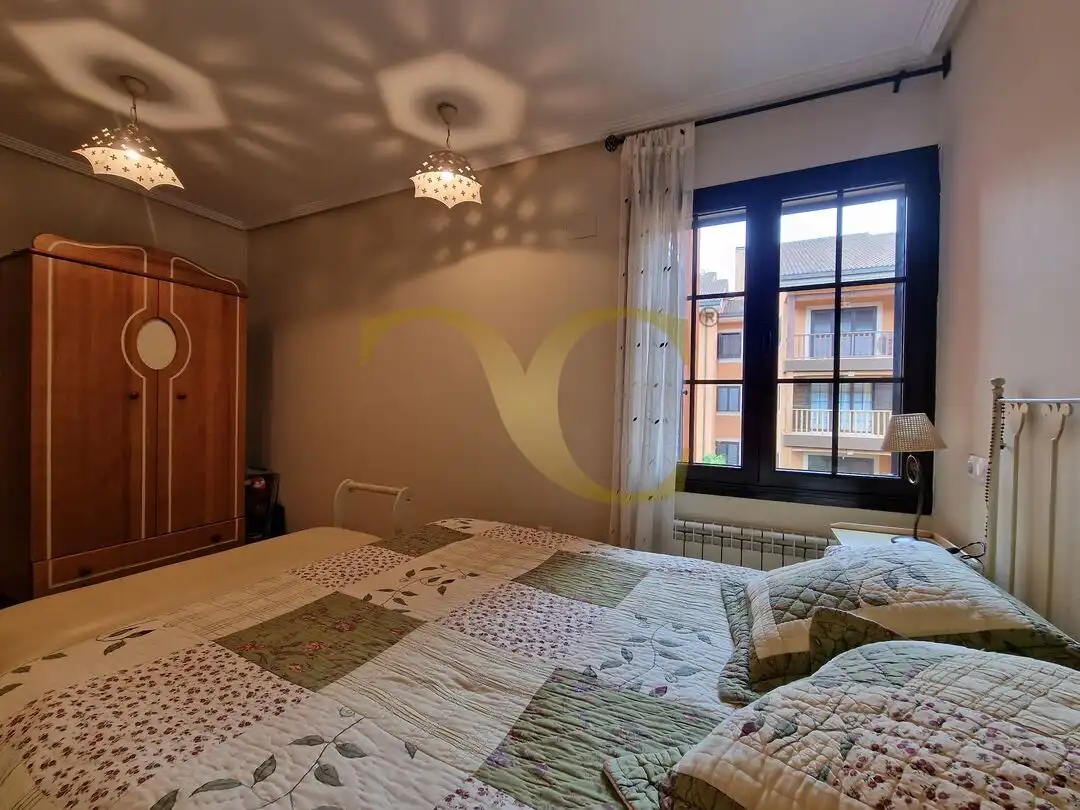 Habitación de Piso en venta en Llanes con Calefacción, Terraza y Amueblado
