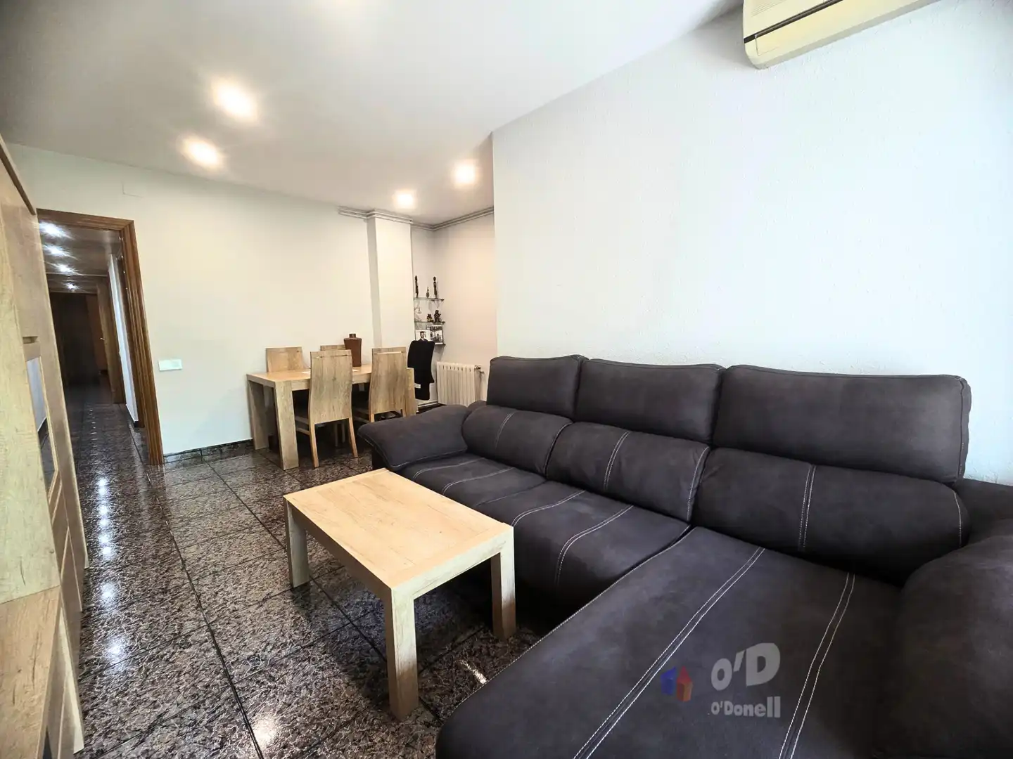 Living room of Flat for sale in Sant Boi de Llobregat  with Air Conditioner, Heating and Balcony