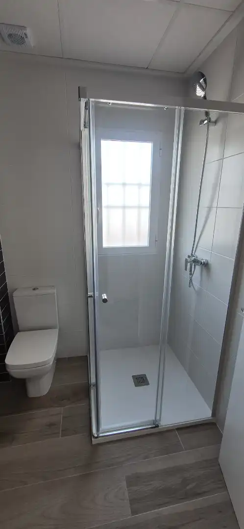 Badezimmer von Erdgeschoss zum Verkauf in Guardamar del Segura mit Terrasse, Abstellraum und Gemeinschaftspool