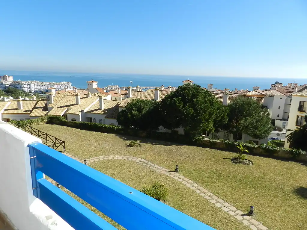 Vista exterior de Apartament en venda en Manilva amb Aire condicionat, Calefacció i Terrassa