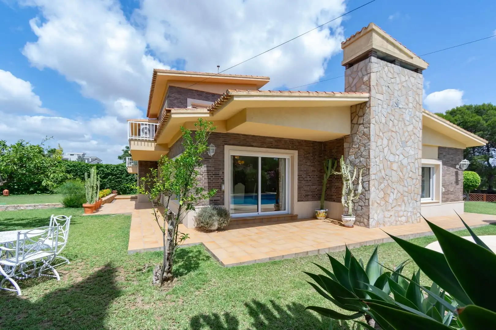 Vista exterior de Casa o xalet en venda en Cartagena amb Aire condicionat, Calefacció i Jardí privat