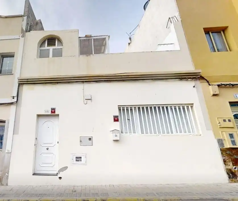 Vista exterior de Casa adosada en venda en Ingenio amb Terrassa, Traster i Balcó