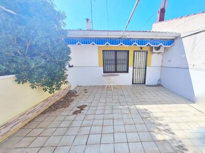 Vista exterior de Casa o xalet en venda en Torrevieja amb Aire condicionat i Terrassa