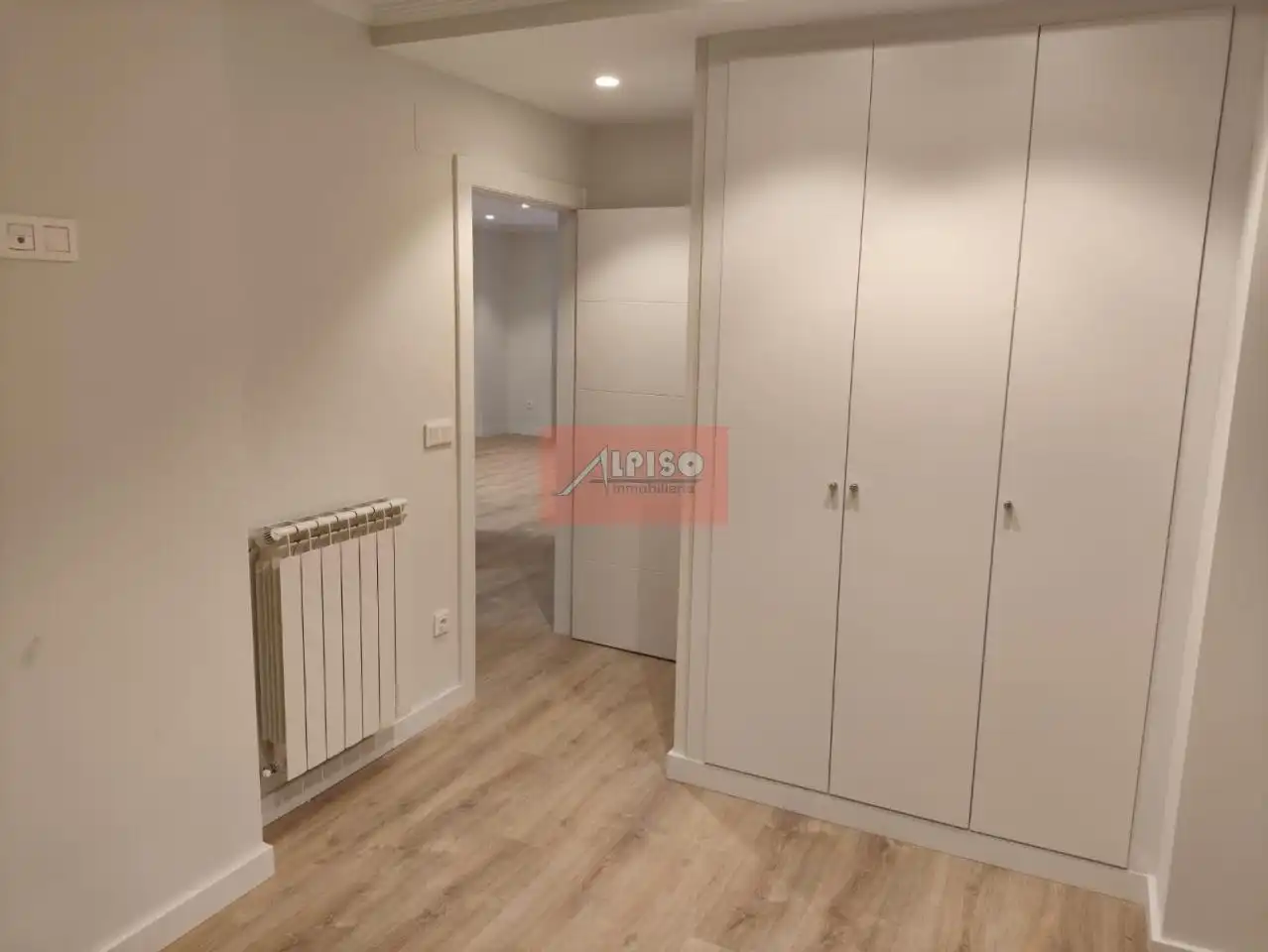 Dormitori de Apartament de lloguer en Ourense Capital  amb Calefacció i Balcó
