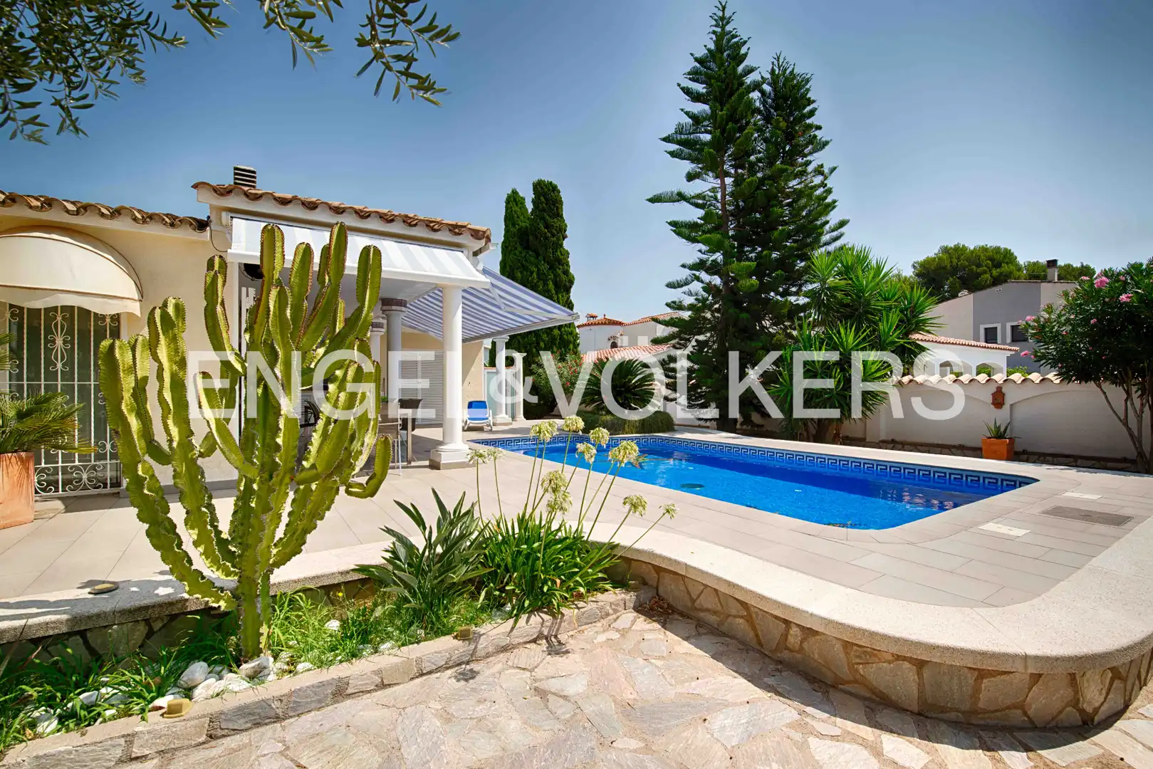 Casa con piscina en venta en Carrer Pení, imagen 4