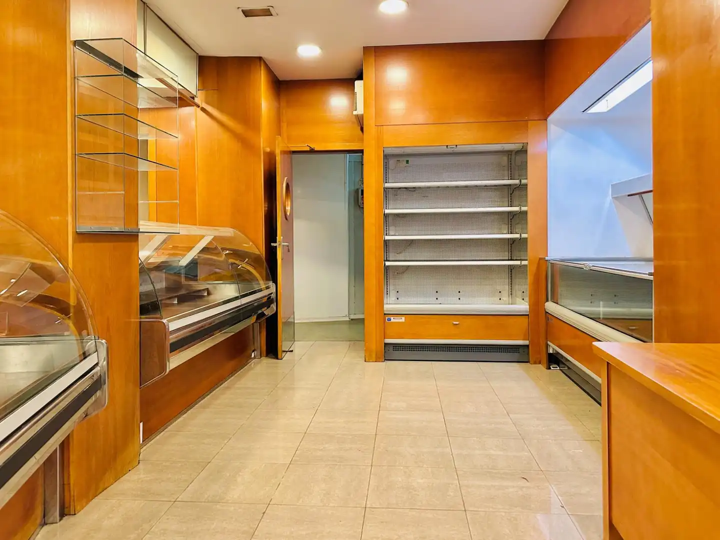 Local en venta en Terrassa con Aire acondicionado y Amueblado