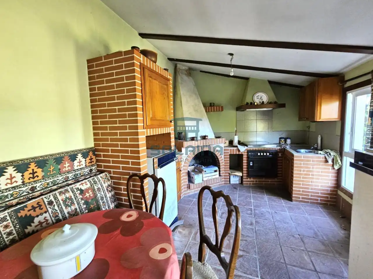 Cuina de Casa o xalet en venda en Ourense Capital  amb Calefacció i Jardí privat