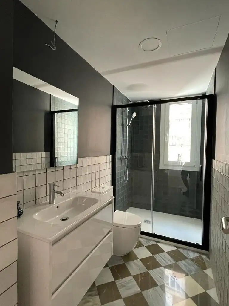 Baño de Piso de alquiler en Granada con Aire acondicionado y Balcón