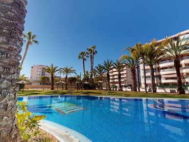Appartement compact avec piscine à vendre à Calle GRAN VIA