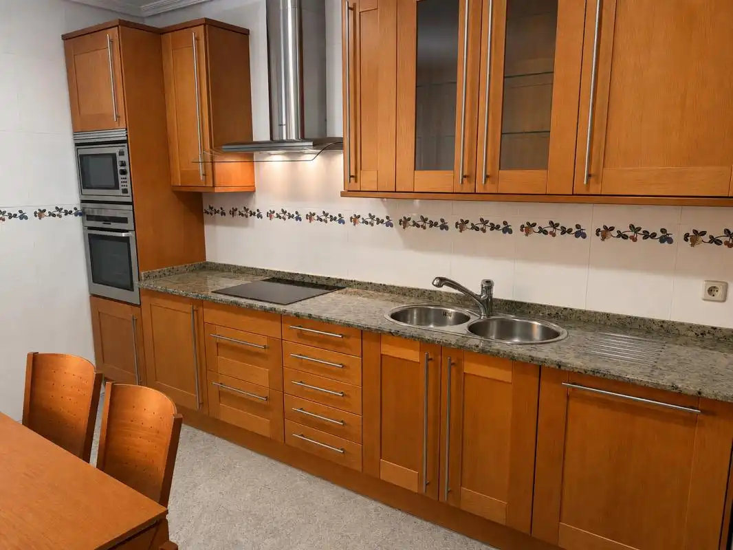 Cocina de Casa o chalet en venta en Alcalá de Henares con Aire acondicionado, Calefacción y Jardín privado