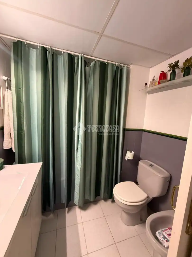 Baño de Piso en venta en Sevilla con Trastero y Balcón