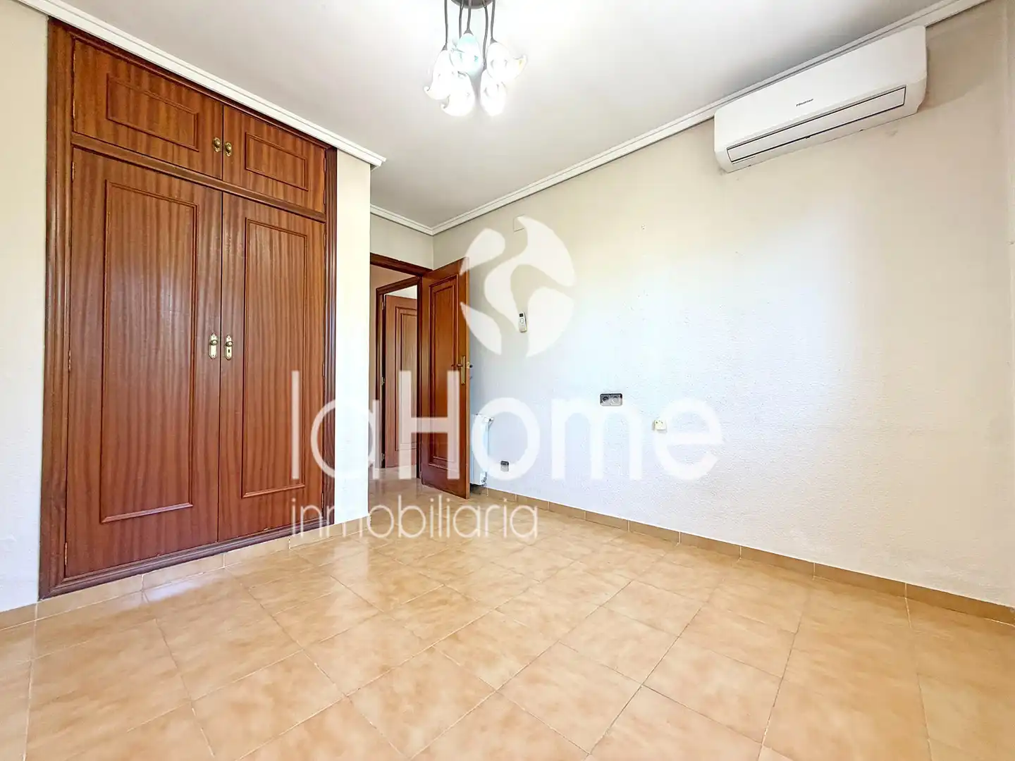 Detached homes for sale in Paterna  with Air Conditioner, Heating and Terrace