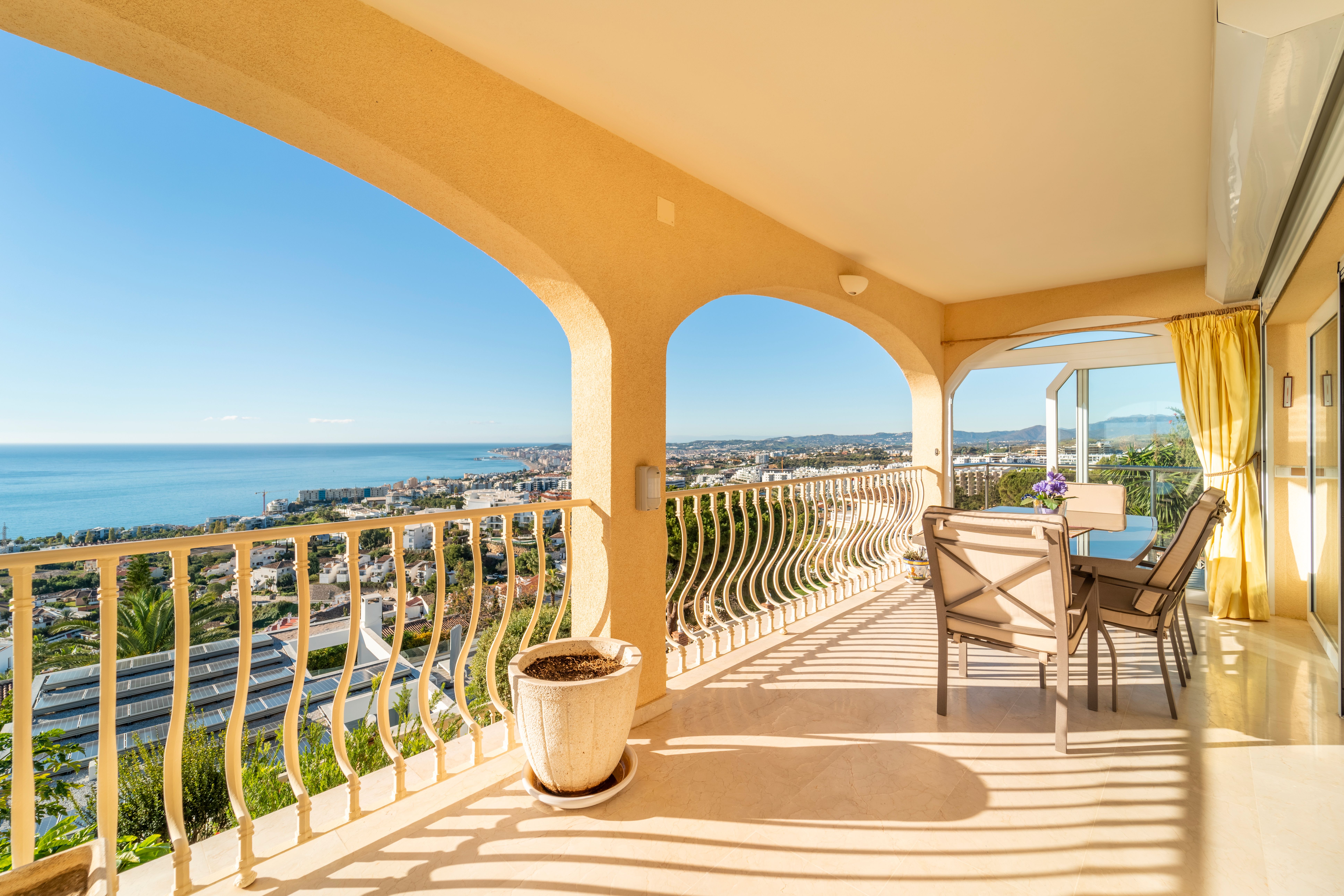 Terrace of House or chalet for sale in Benalmádena  with Air Conditioner, Private garden and Terrace