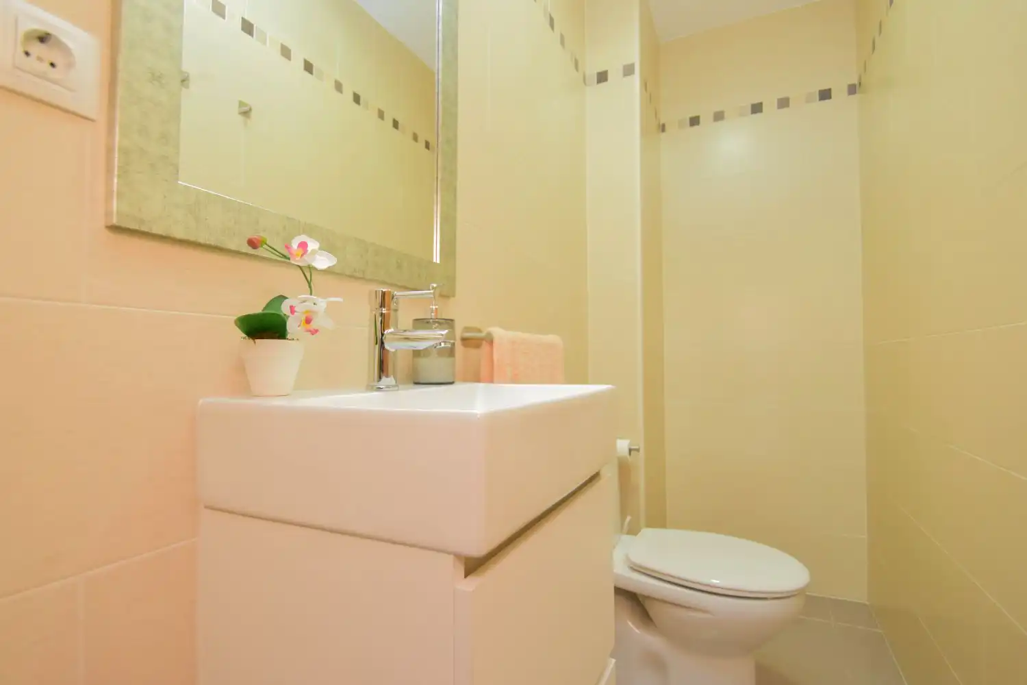 Baño de Piso en venta en Las Gabias con Terraza