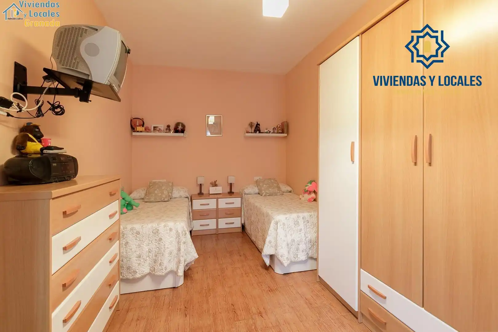 Dormitori de Casa o xalet en venda en Granada amb Calefacció, Terrassa i Traster