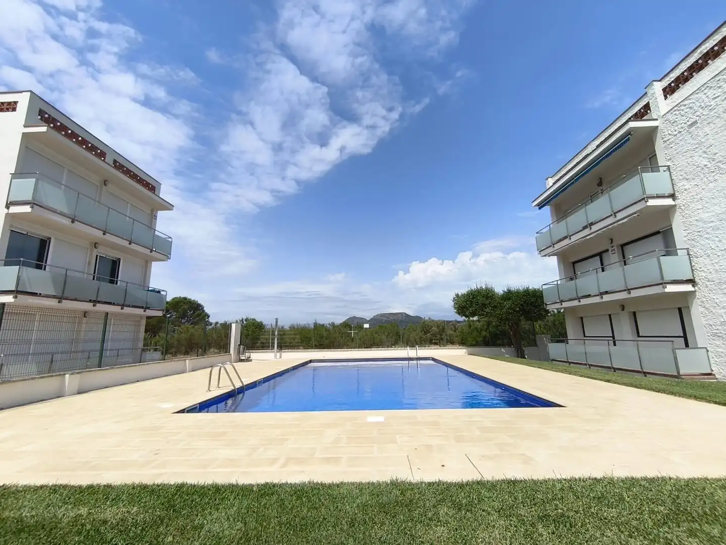 Piscina de Piso en venta en L'Estartit con Piscina comunitaria