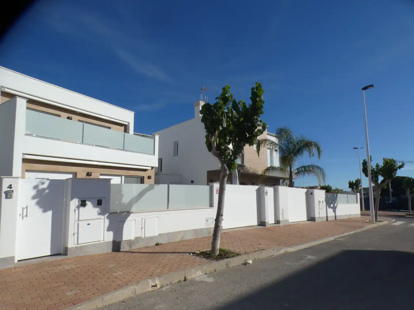 Vista exterior de Casa adosada en venda en San Pedro del Pinatar amb Aire condicionat, Calefacció i Jardí privat