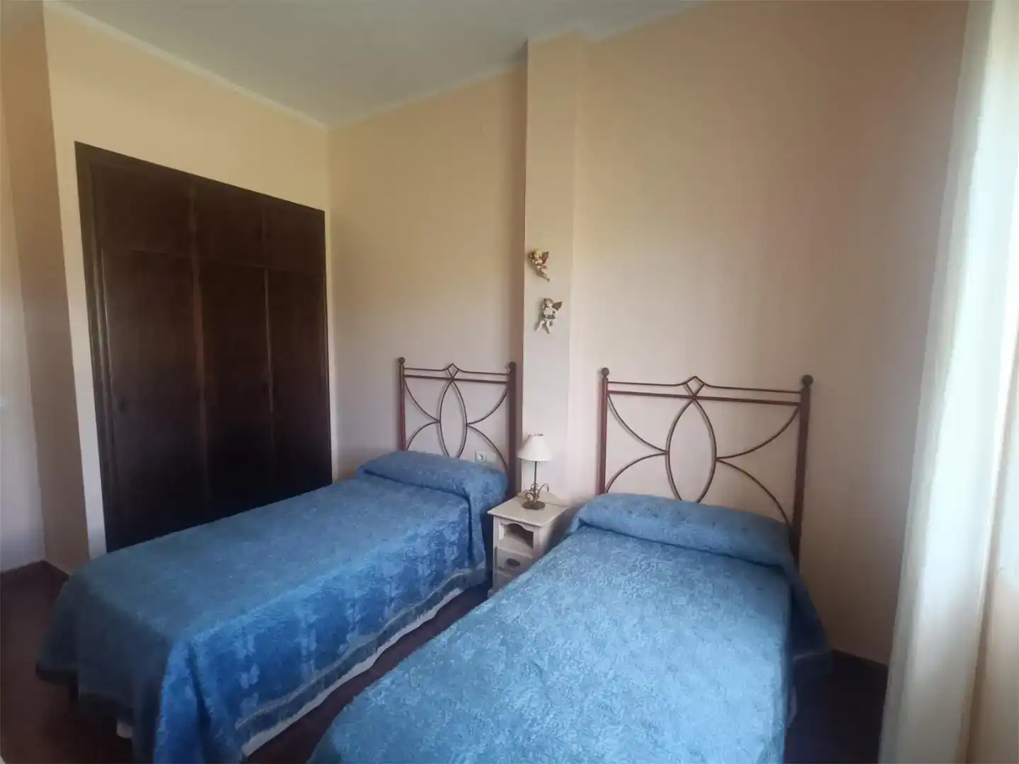 Dormitori de Casa o xalet en venda en Trigueros amb Aire condicionat i Piscina