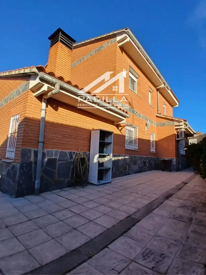Außenansicht von Haus oder Chalet zum Verkauf in Méntrida mit Klimaanlage, Heizung und Abstellraum