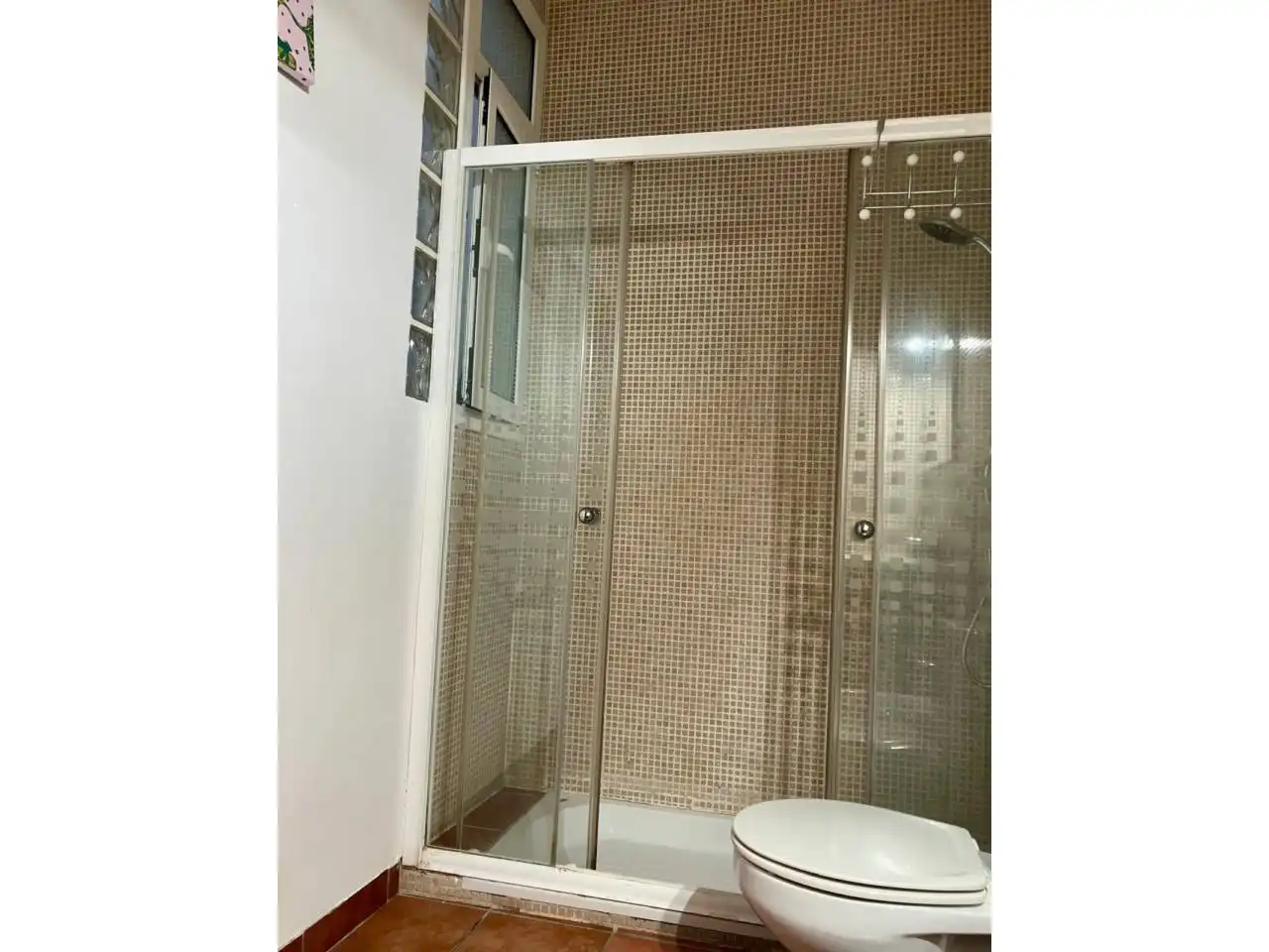 Badezimmer von Wohnung zur Miete in Barcelona mit Klimaanlage, Heizung und Privatgarten