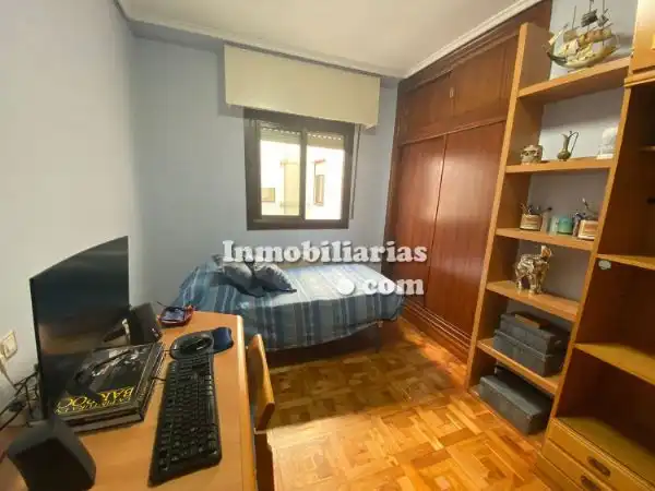 Habitación de Piso en venta en Castro-Urdiales con Calefacción, Terraza y Horno