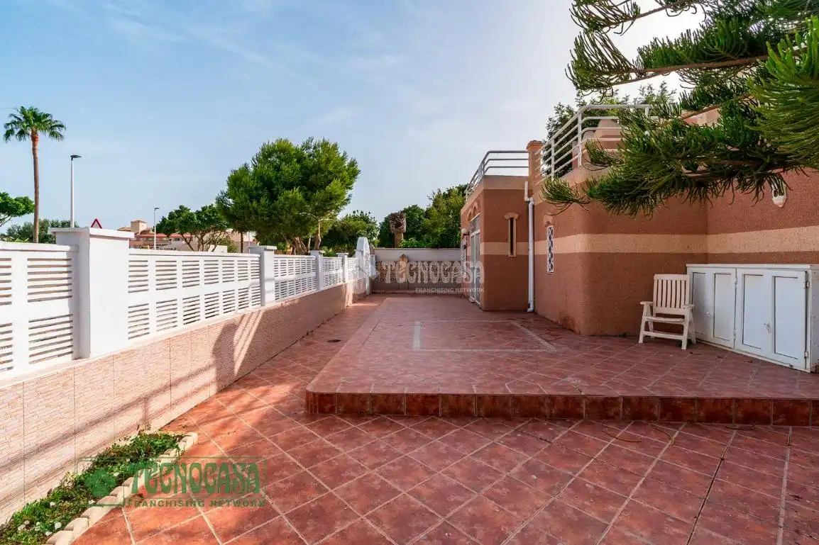 Terrassa de Casa o xalet en venda en Roquetas de Mar amb Calefacció, Terrassa i Alarma