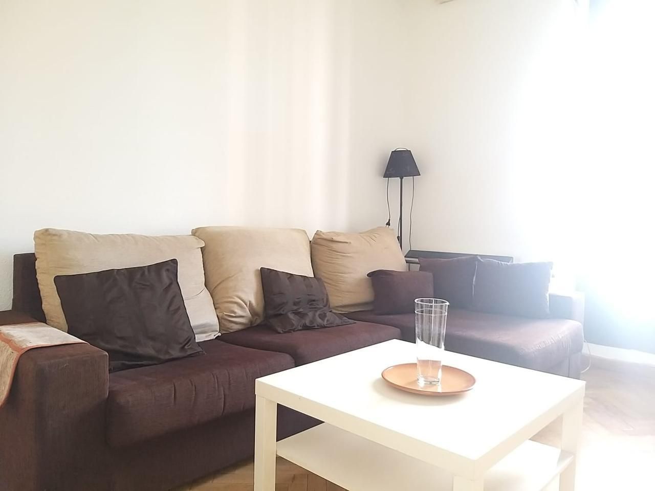 Living room of Flat to rent in  Madrid Capital  with Air Conditioner, Heating and Furnished