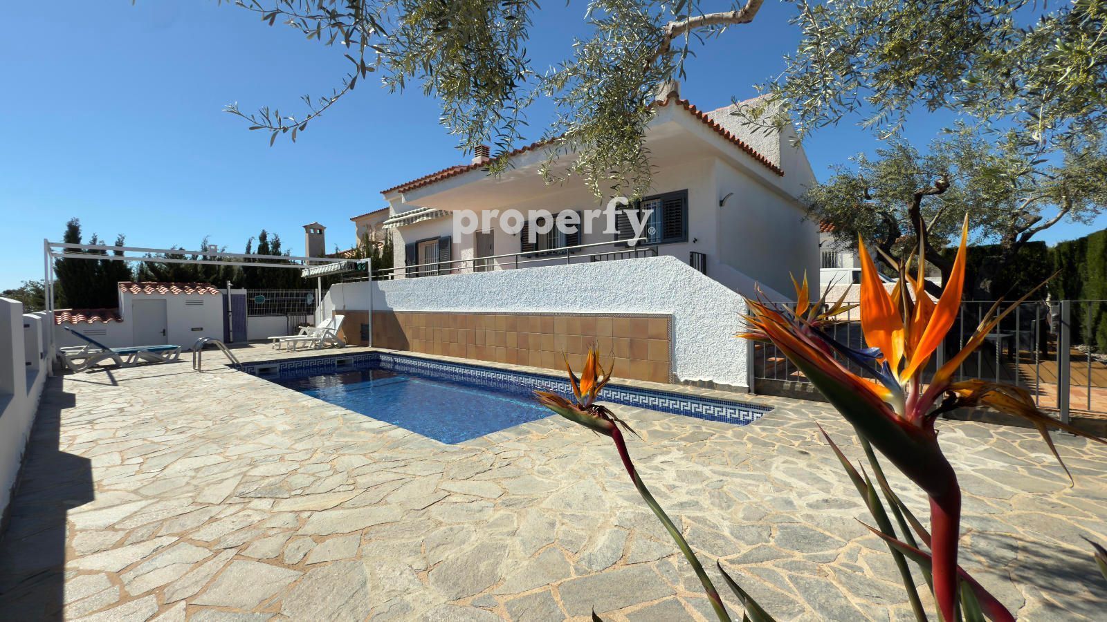 Vista exterior de Casa o xalet en venda en L'Ampolla amb Aire condicionat, Calefacció i Jardí privat
