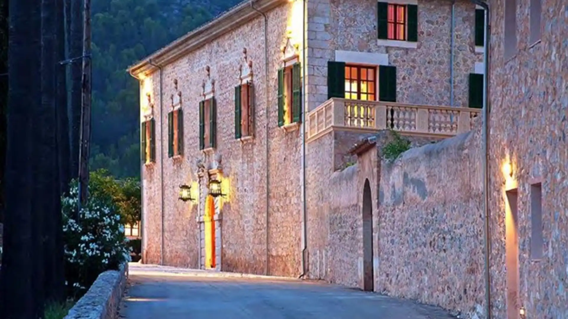 Vista exterior de Finca rústica en venda en Valldemossa amb Aire condicionat i Piscina