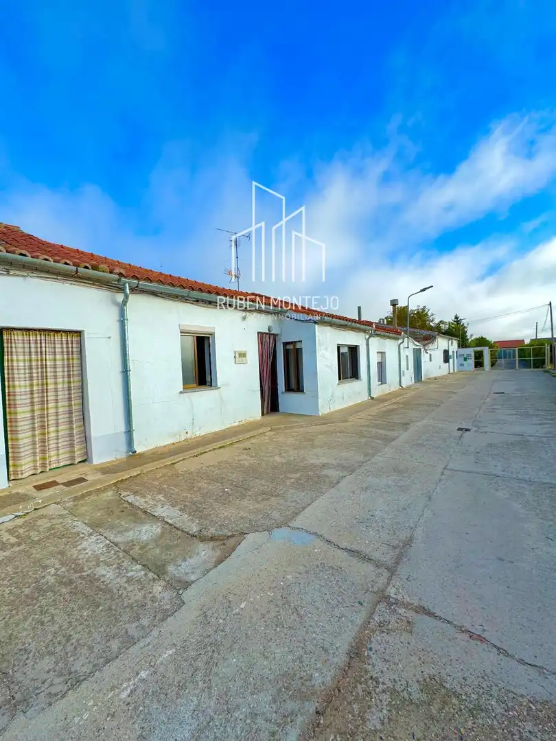 Vista exterior de Casa adosada en venta en Gomecello con Calefacción, Terraza y Trastero