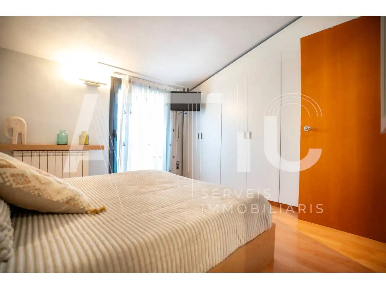 Schlafzimmer von Dachboden zum Verkauf in Sant Quirze del Vallès mit Klimaanlage, Heizung und Parkett