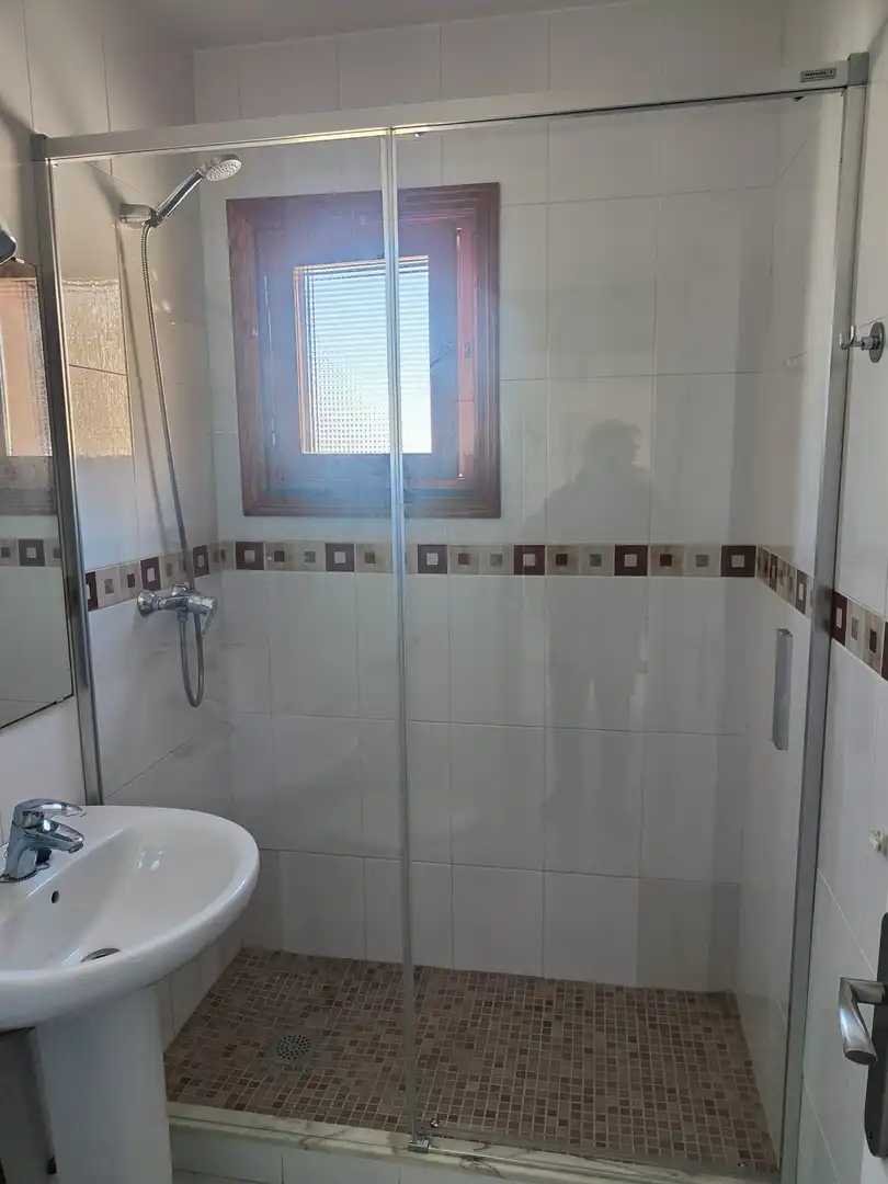 Badezimmer von Wohnung zur Miete in Pilar de la Horadada mit Klimaanlage, Heizung und Abstellraum
