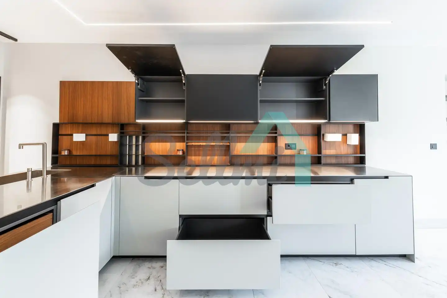 Cocina de Piso en venta en Oviedo  con Calefacción, Trastero y Balcón