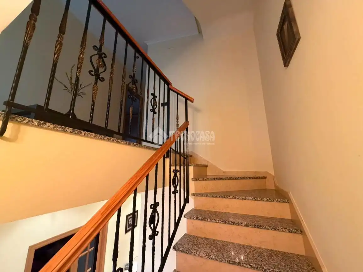 Casa adosada en venda en Jabalquinto amb Aire condicionat i Balcó