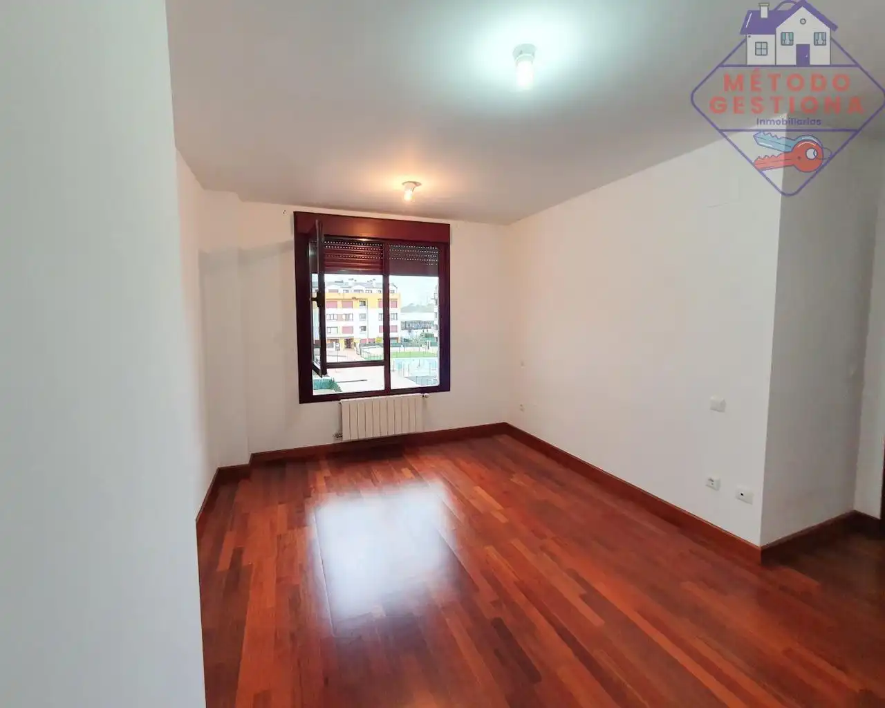 Habitación de Piso en venta en Entrambasaguas con Calefacción, Balcón y Piscina comunitaria