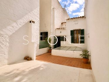 Casa amb balcó en venda a Ciutadella