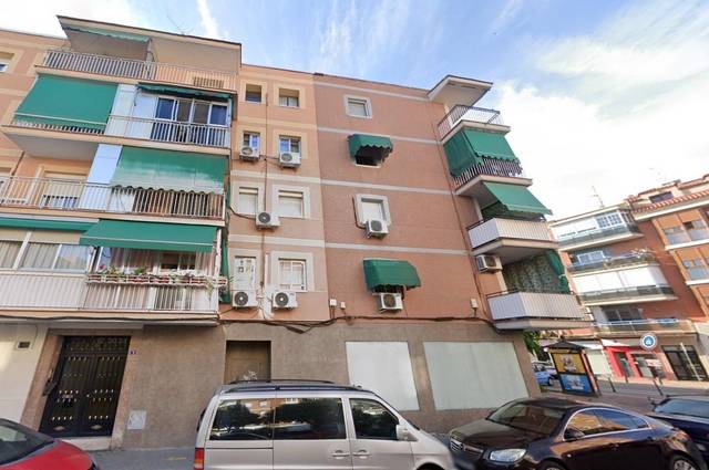 Local comercial en Alquiler en Calle Nuestra Señora de la Almudena en Vírgenes