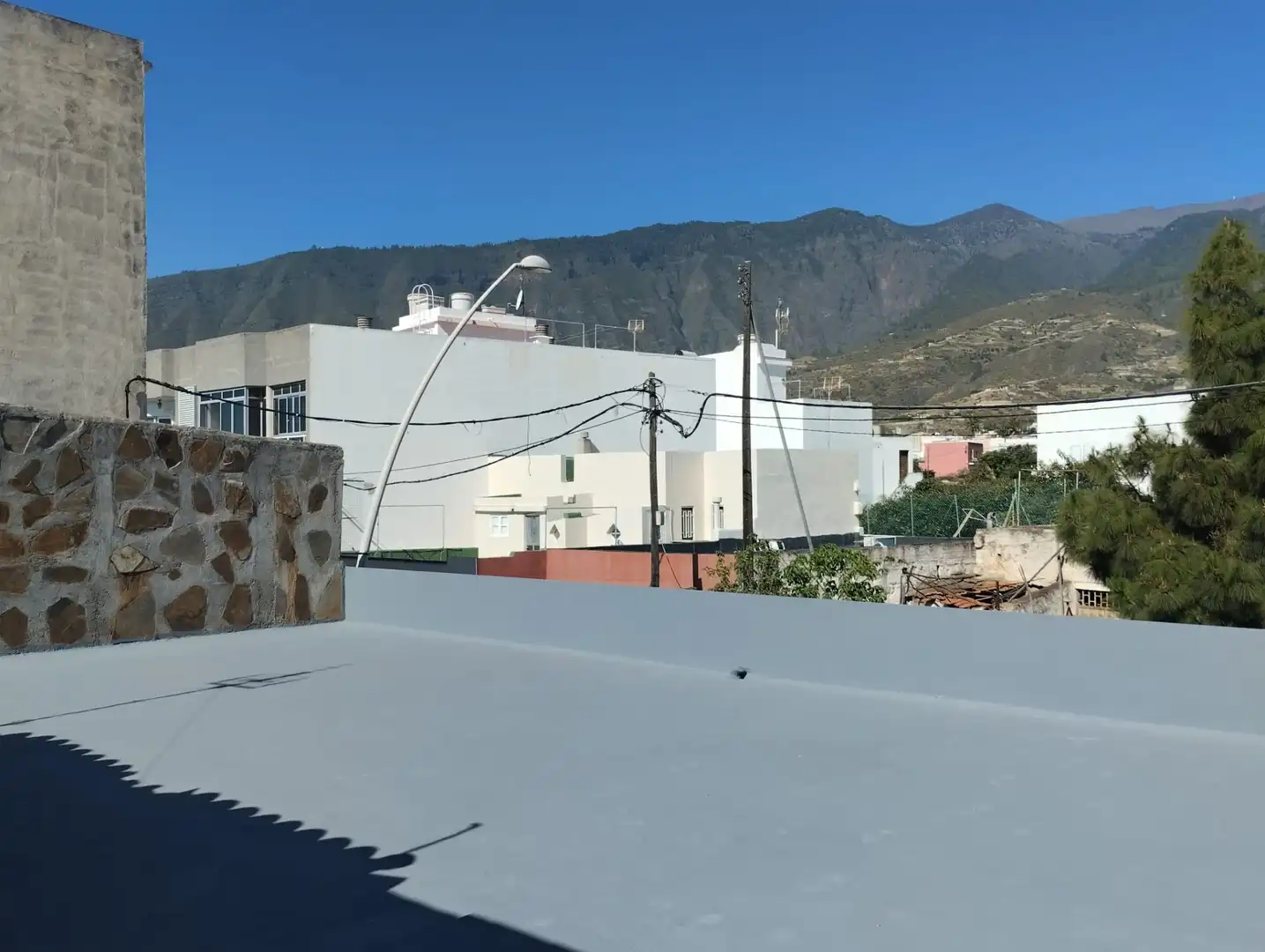 Außenansicht von Einfamilien-Reihenhaus zum Verkauf in Güímar mit Privatgarten, Terrasse und Abstellraum