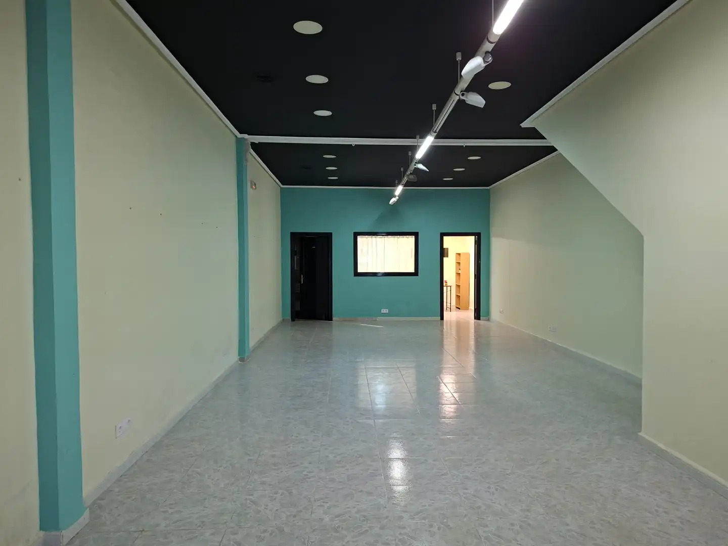 Local comercial en alquiler en Avenida Padre Carlos Ferris 68