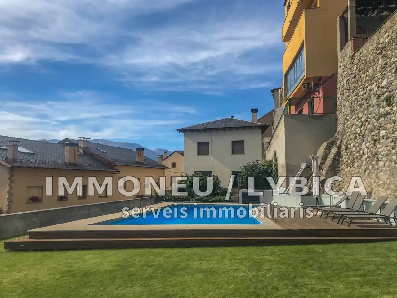 Exterior view of Flat for sale in Puigcerdà  with Heating, Parquet flooring and Storage room
