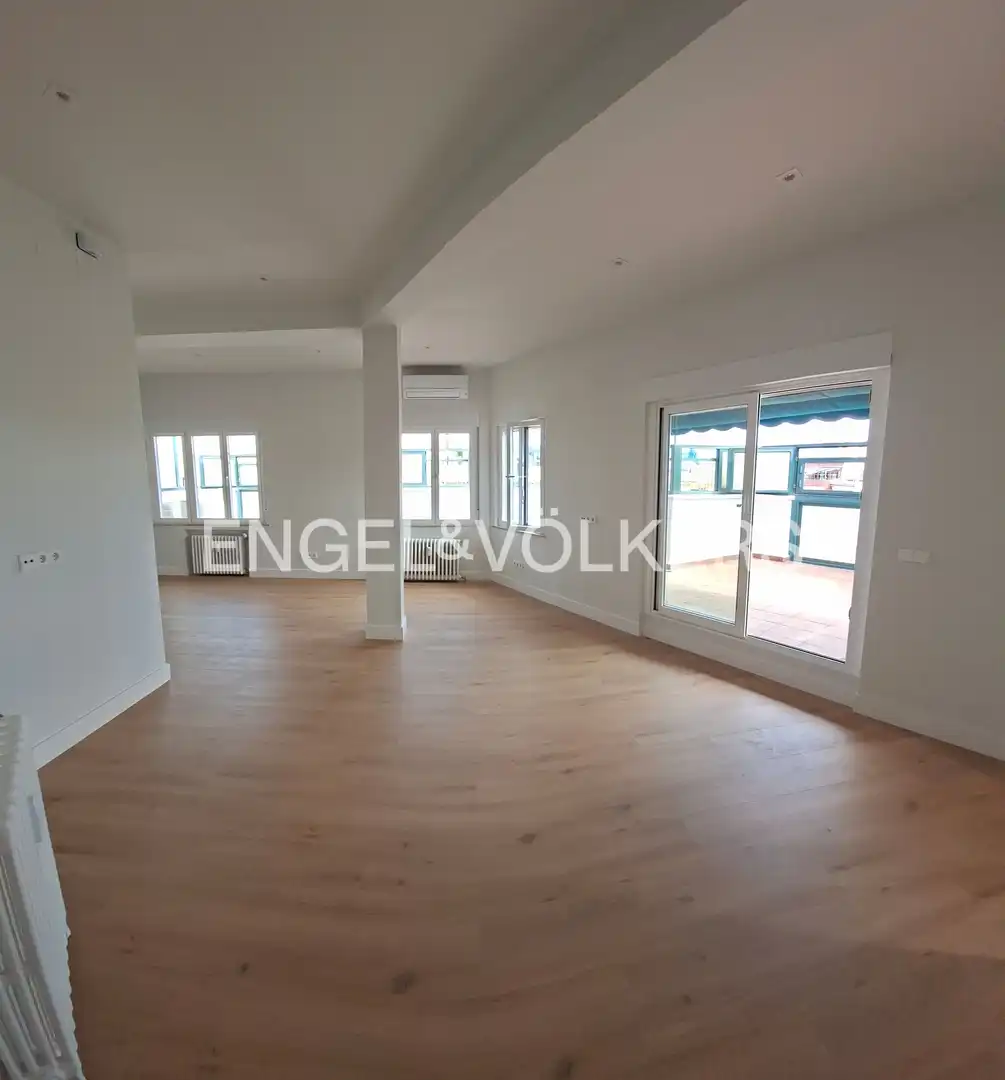 Living room of Flat for sale in Madrid  with Air Conditioner, Heating and Terrace