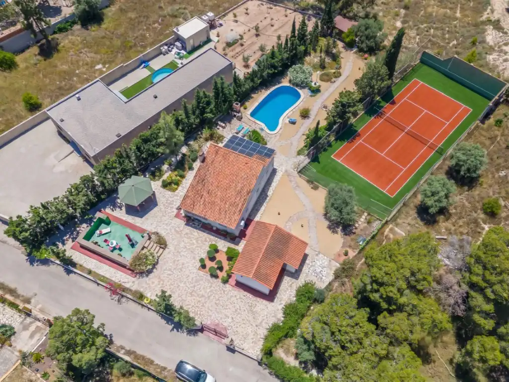 Vista exterior de Casa o xalet en venda en San Vicente del Raspeig / Sant Vicent del Raspeig amb Piscina