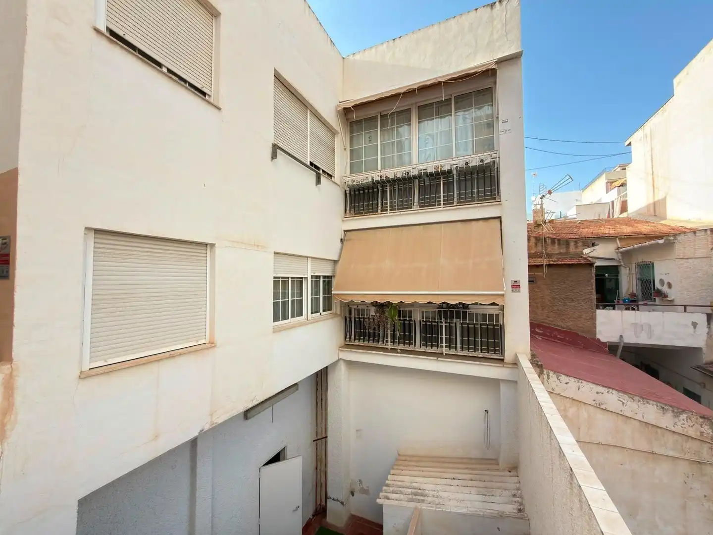 Vista exterior de Edifici en venda en Alicante / Alacant